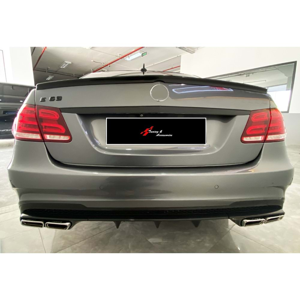 W212 Sedan Rear Trunk AMG Spoiler Piano Black ABS / 2009-2016