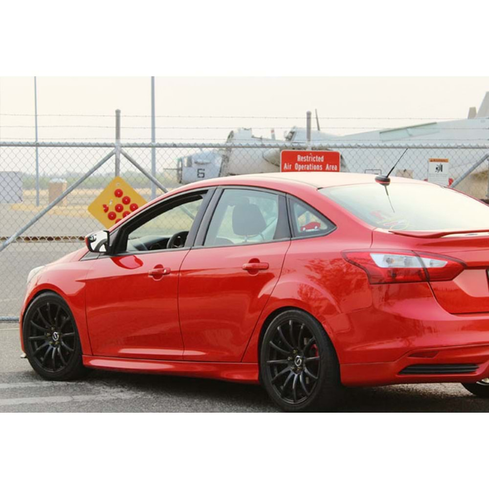 Focus Mk3 FL Sedan Sport Side Skirts Raw Surface Vacuum Plastic / 2015-2018