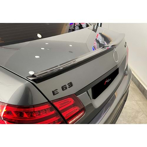 W212 Sedan Rear Trunk AMG Spoiler Piano Black ABS / 2009-2016